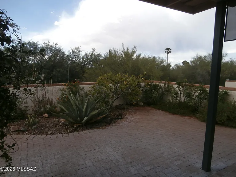 870 W Calle De Emilia — Photo 27