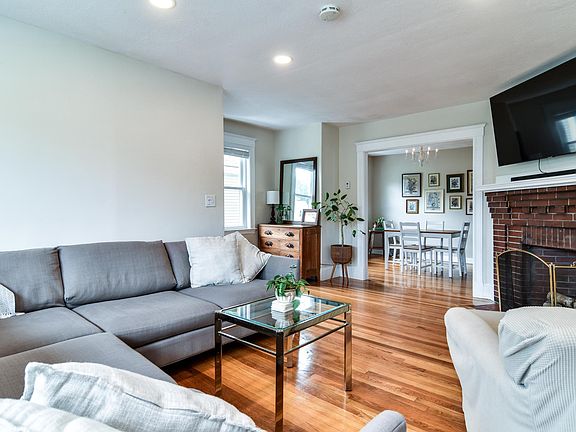 5th image of 17 Saunders St #17