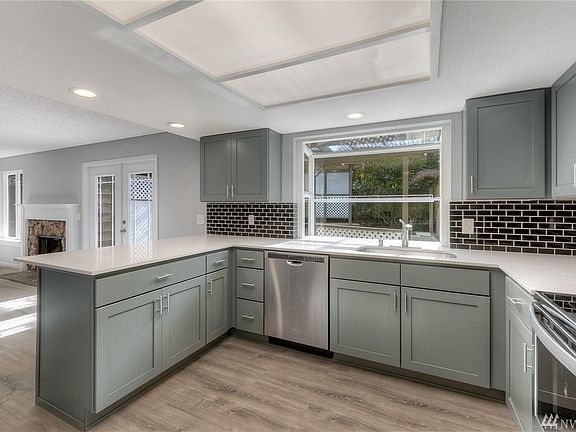 Brand new kitchen with quartz counters