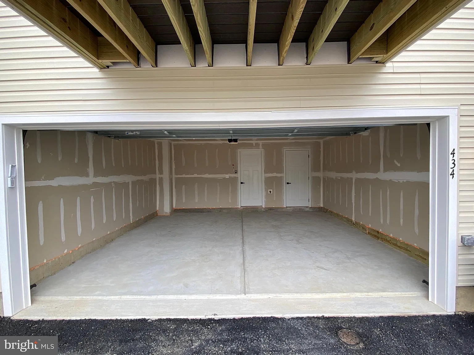 4 bed, 3.5 bath, 2365 sqft, $3,250 — Photo 4