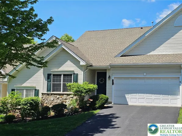 14 Kent Ln, Easton, PA 18045