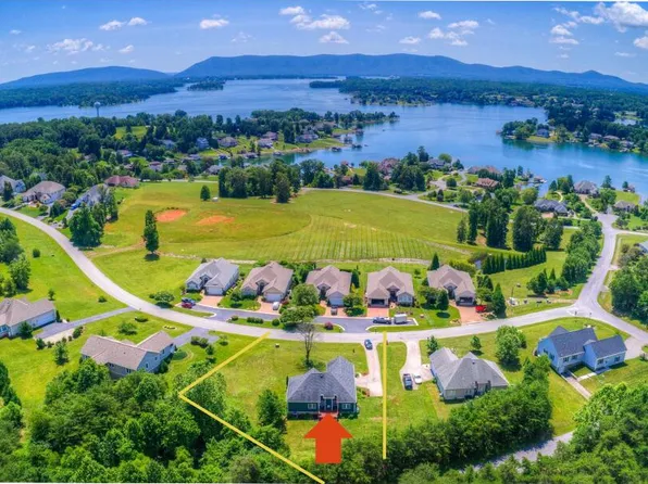 55 Park Way Ave, Moneta, VA 24121