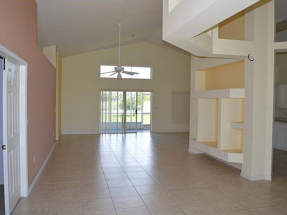 2nd image of 2688 Hawthorne Ln