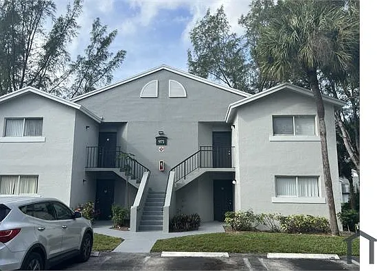 3 bed, 1010 sqft, $2,400 — Photo 1