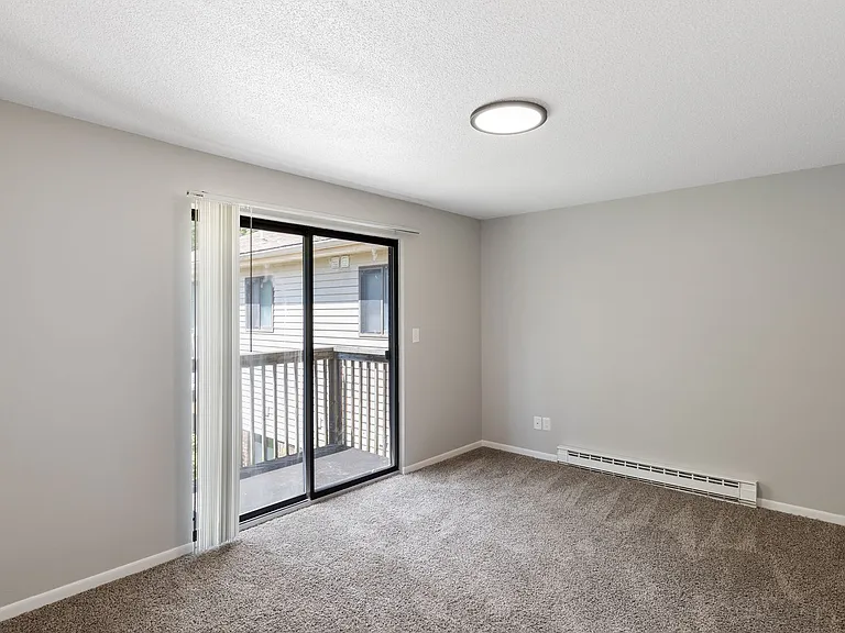 5230 Pointe Dr — Photo 8