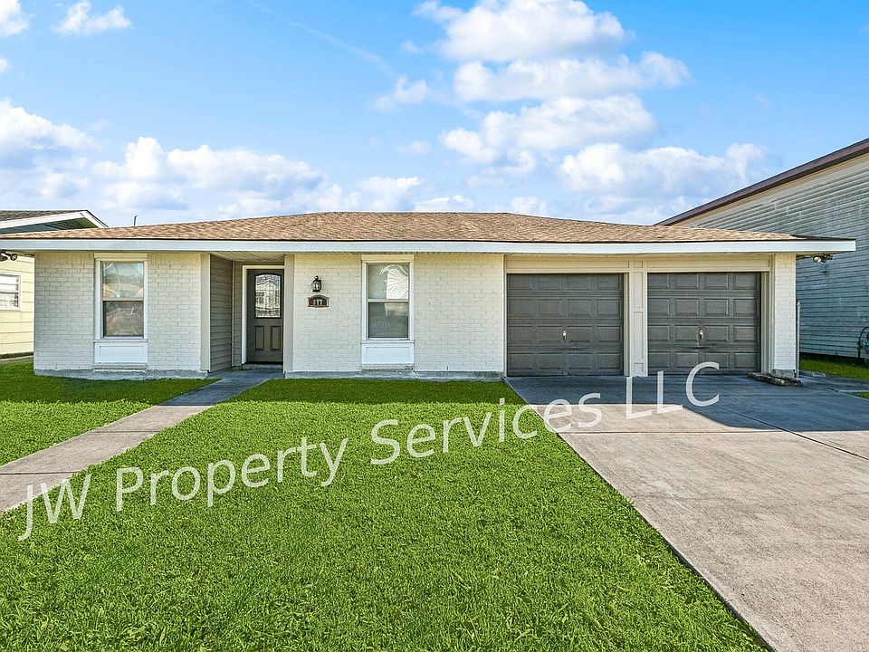 1st image of 677 Oakwood Dr