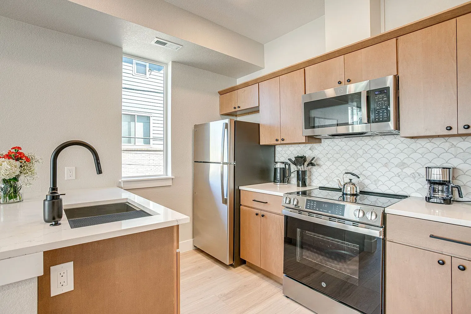 2 bed, 1.0 bath, 1194 sqft, $2,806 — Photo 4