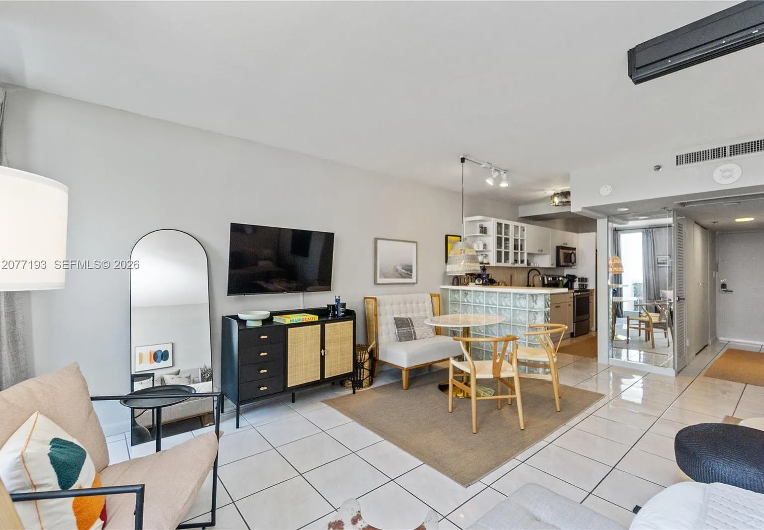 The Decoplage Condo — Photo 1