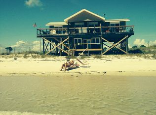 942 Gulf Shore Dr, Carrabelle, FL 32322