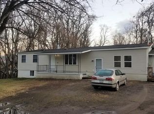 69 Sand Rd, Morrisonville, NY 12962