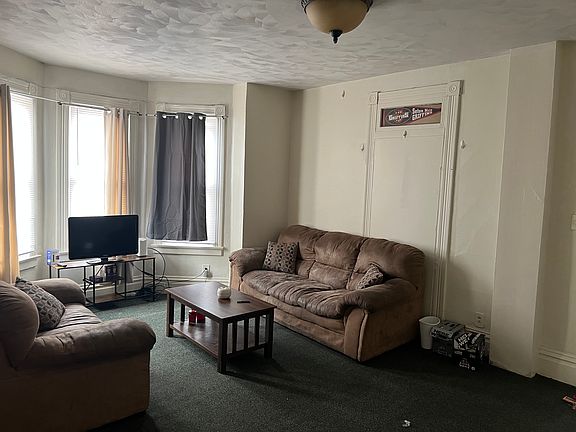 4th image of 324 Euclid Ave