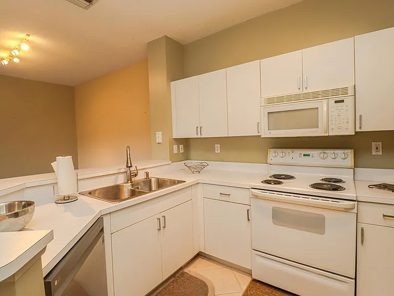 540 Florida Club Blvd #540 — Photo 2