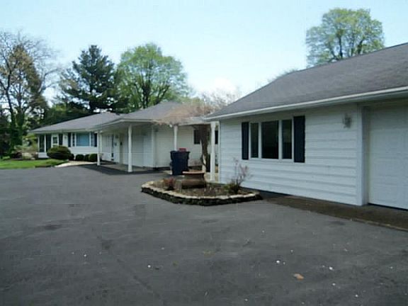 2nd image of 4042 N Barclay Dr