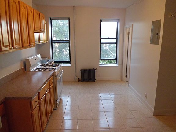 3rd image of 584 6th Ave APT 3