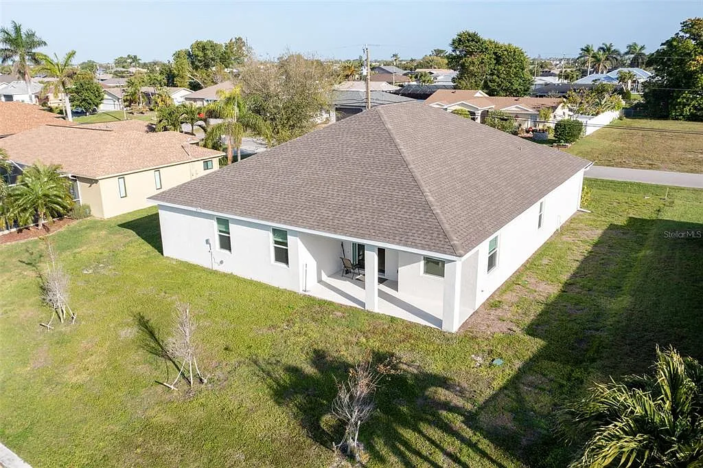 4 bed, 3.0 bath, 2381 sqft, $2,790 — Photo 3