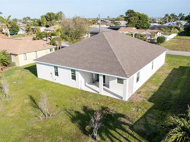 1452 SE 13th Terrace Cpe — Photo 3