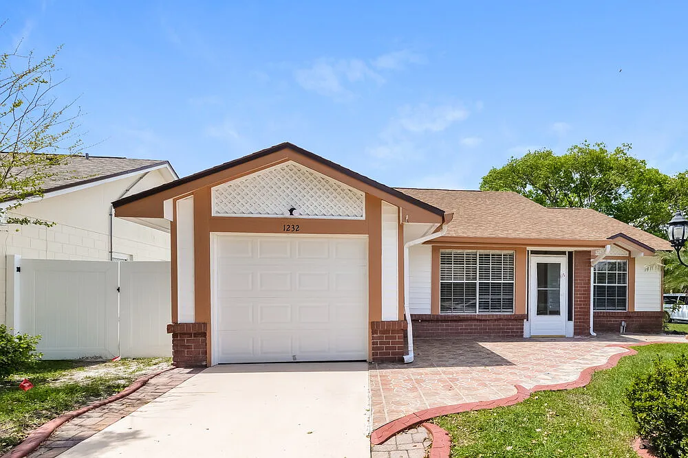 3 bed, 2.0 bath, 1258 sqft, $3,020 — Photo 1