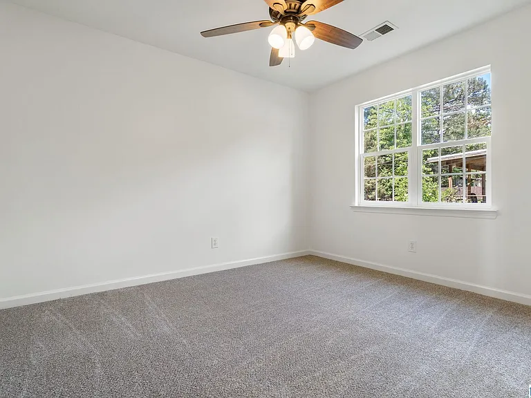 1004 W Walnut St — Photo 22