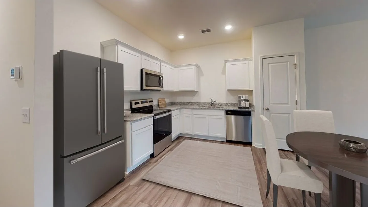 3 bed, 2.5 bath, 1386 sqft, $1,900 — Photo 4