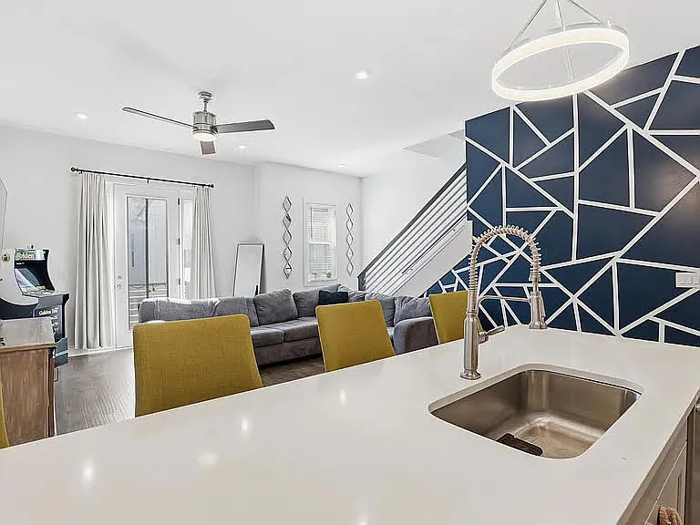 700 James Ave #15 — Photo 8