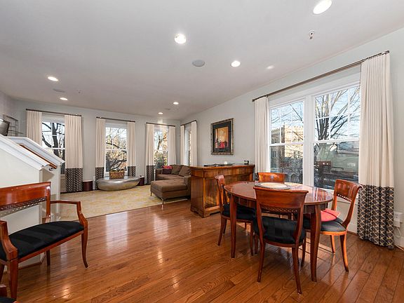 4th image of 643 Regent Pl NE