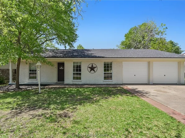 1204 Garden Ln, Bryan, TX 77802