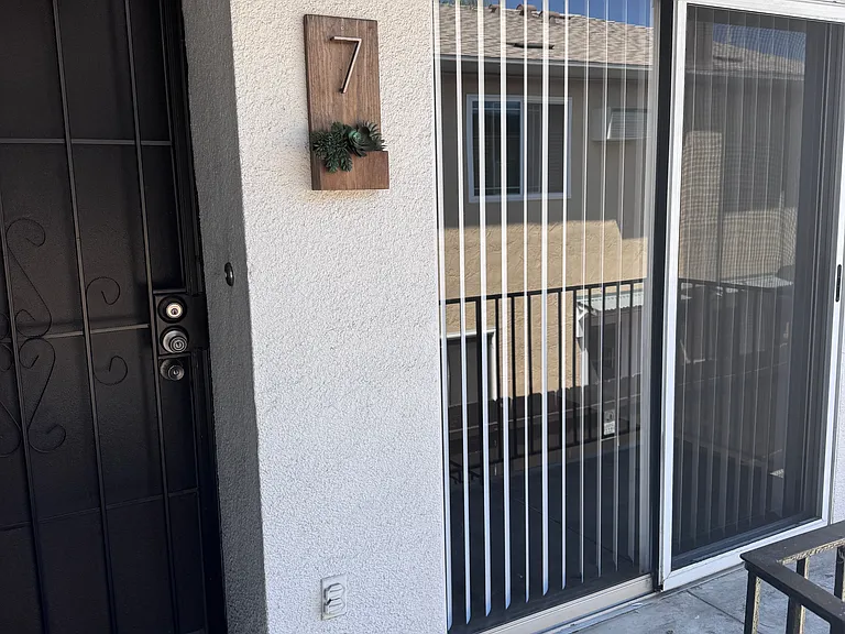 3735 32nd St #7 — Photo 3