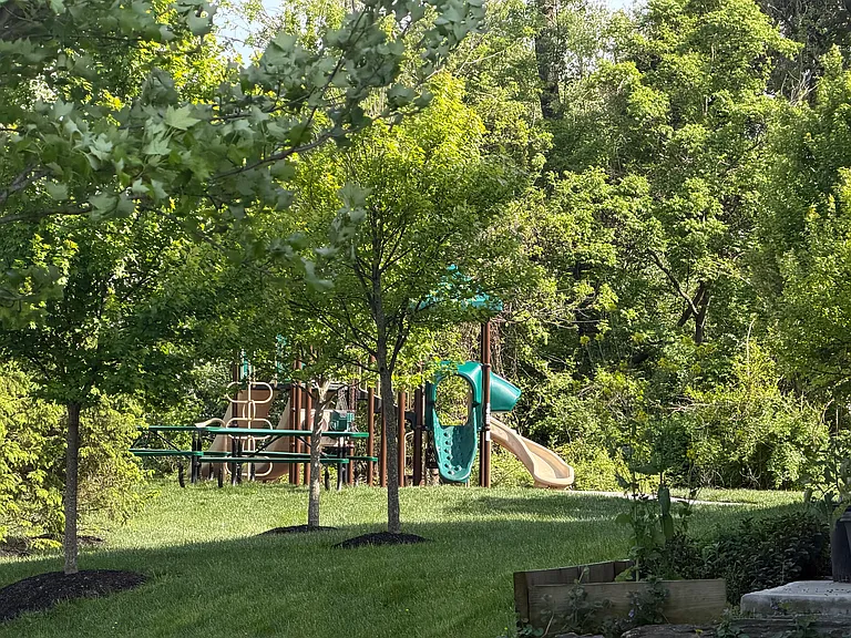 102 Mulberry Dr — Photo 24
