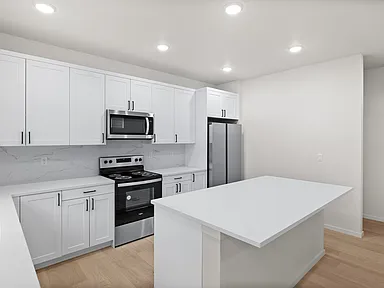 2 Bedroom/2 bath Detached