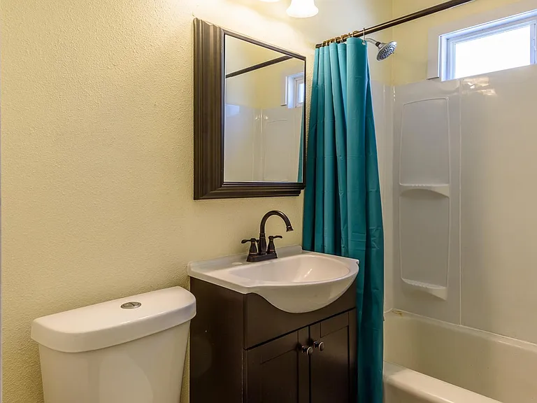 335 NE Kearney Ave — Photo 10