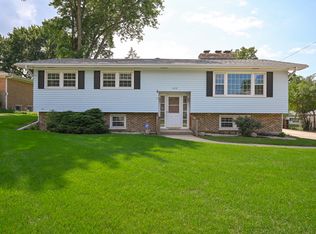620 Pinecroft Dr, Roselle, IL