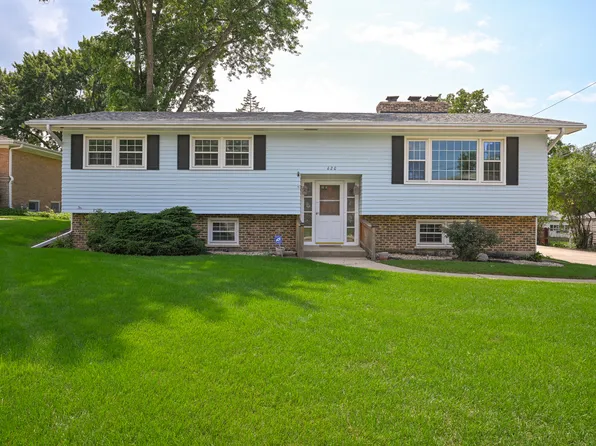 620 Pinecroft Dr, Roselle, IL 60172