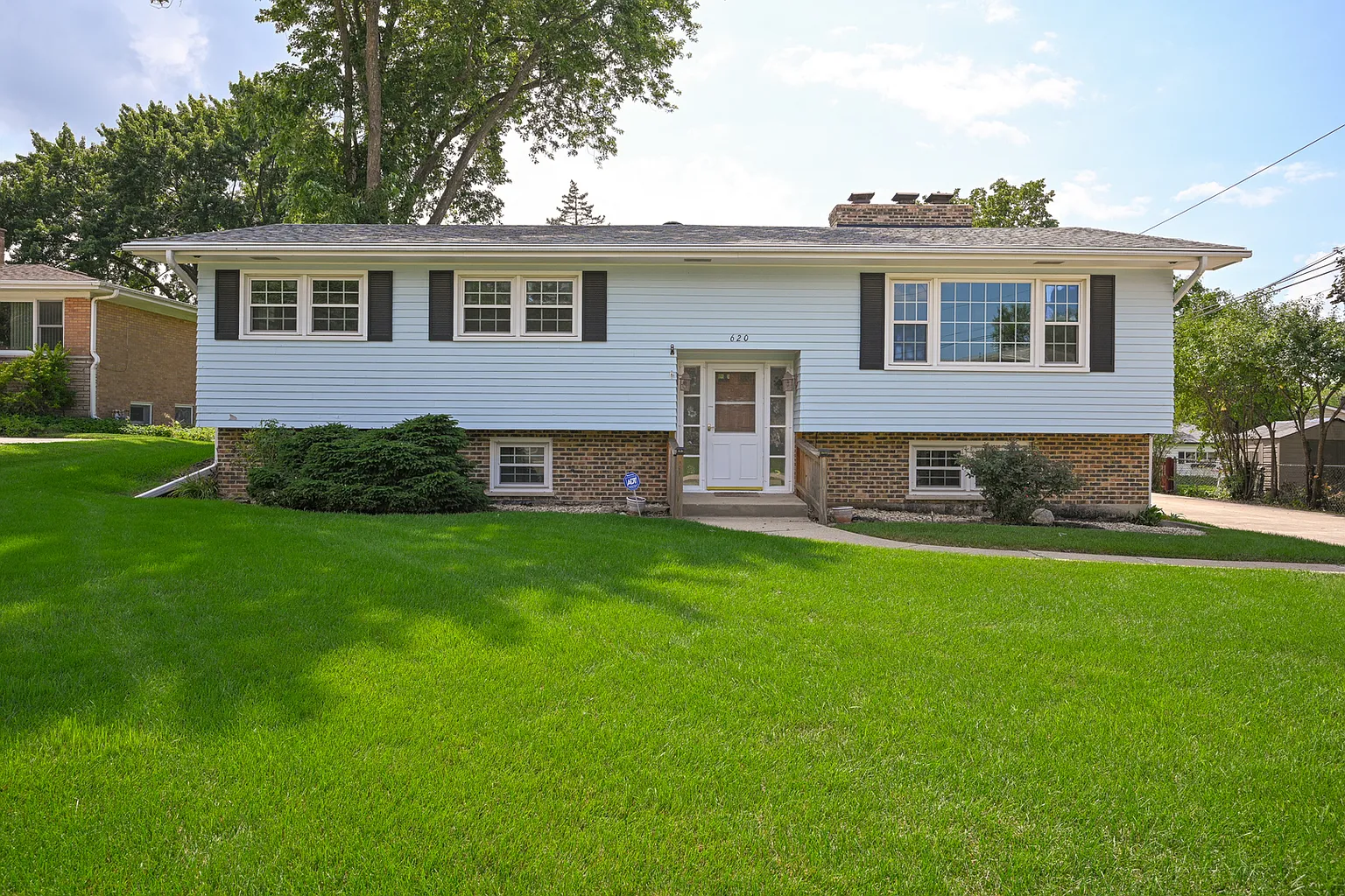 620 Pinecroft Dr photo 1