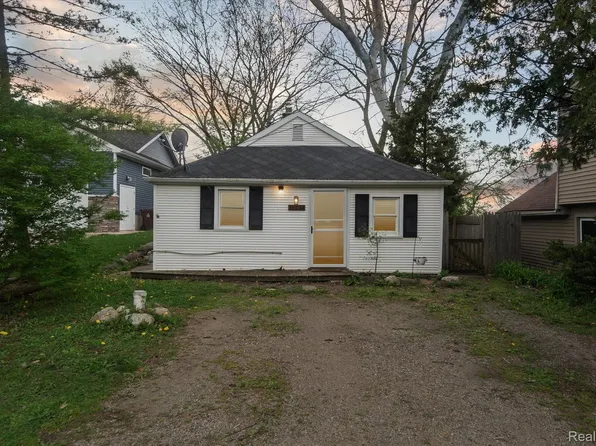 15724 Culver Dr, East Lansing, MI 48823