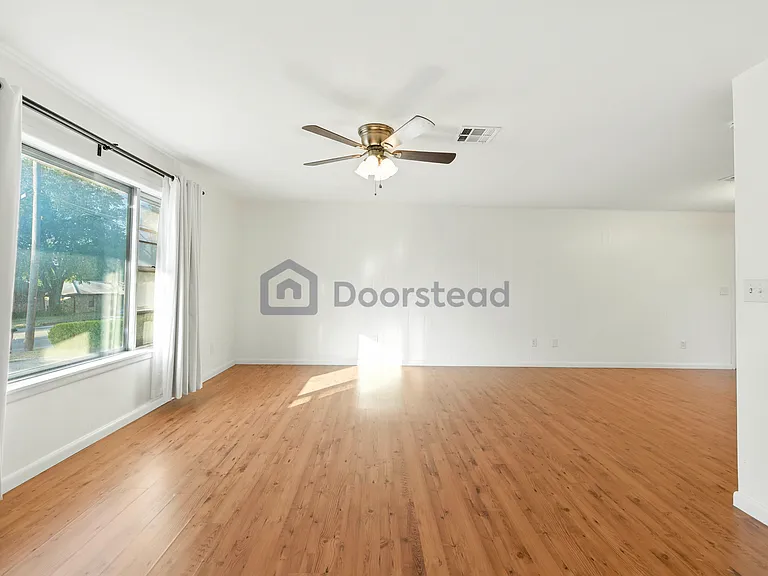 445 Granada Dr — Photo 11