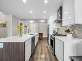 1496 Charlotte Rd #401, North Vancouver, BC V7J 0C9