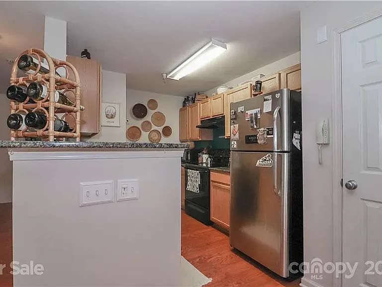 547 Donatello Ave — Photo 26