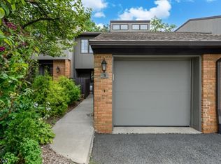 5 Shelley Pl, Morristown, NJ 07960