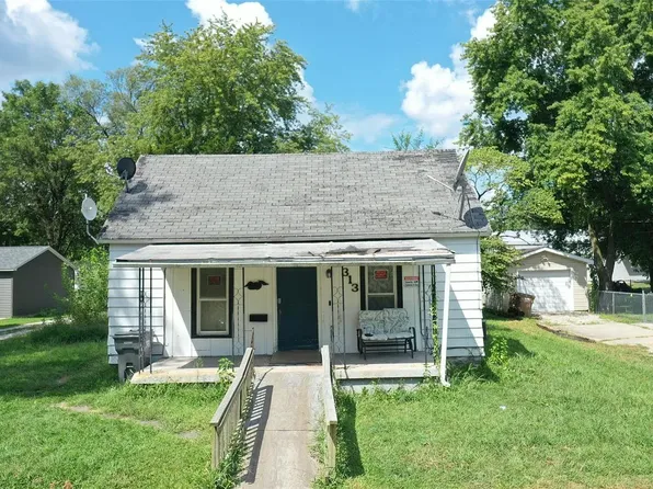 313 S Dye St, Virden, IL 62690