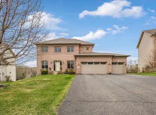 1016 Overlook Dr, Carver, MN 55315