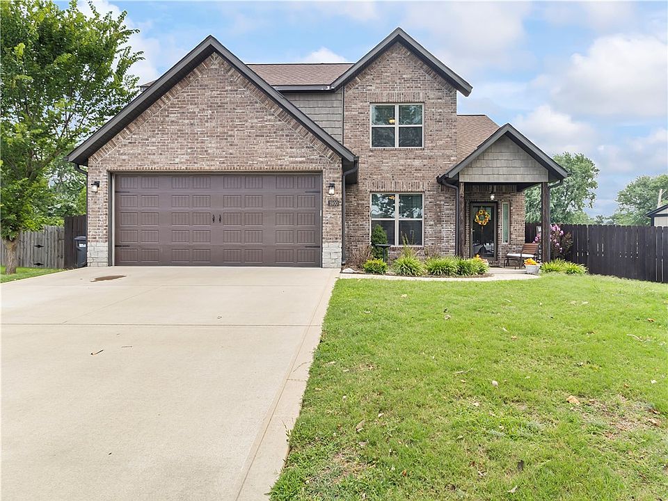 1st image of 1900 W Linda Ln