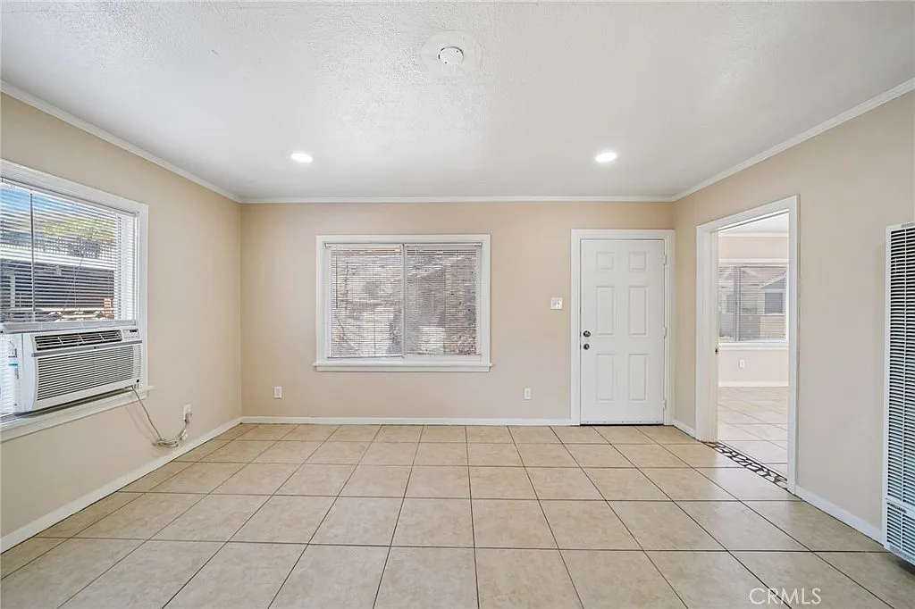 2 bed, 1100 sqft, $2,495 — Photo 2