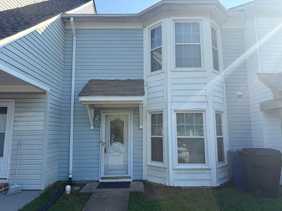 1118 Hillock Xing