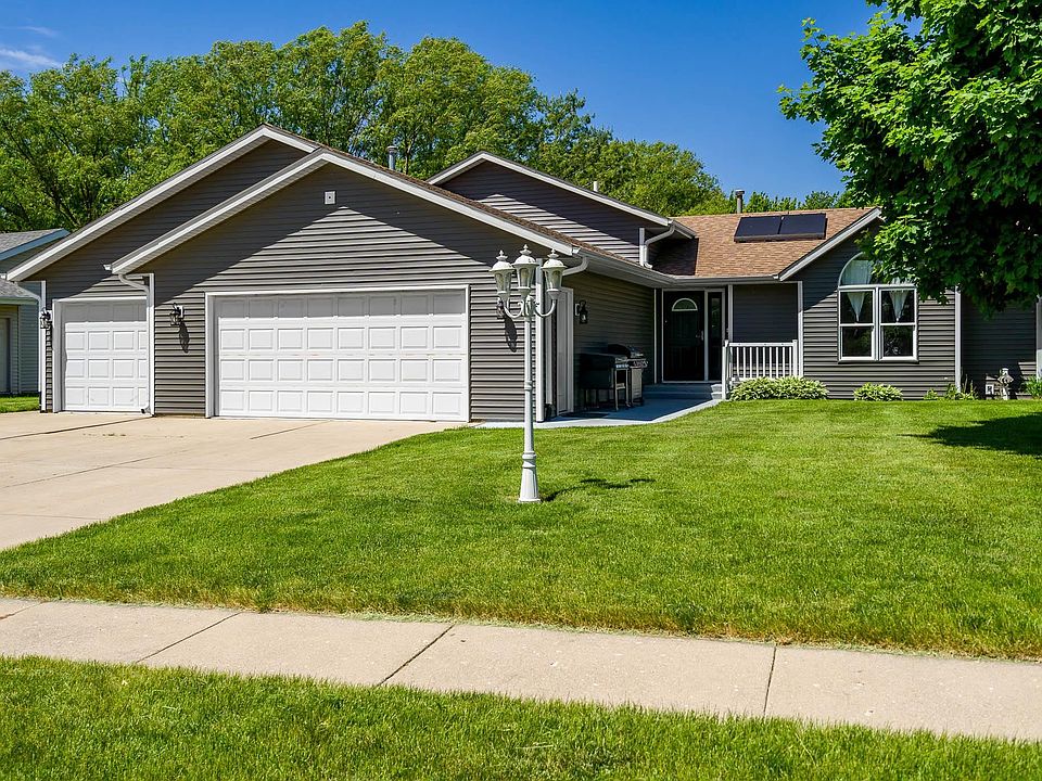 1st image of 4452 Kingsbury Dr