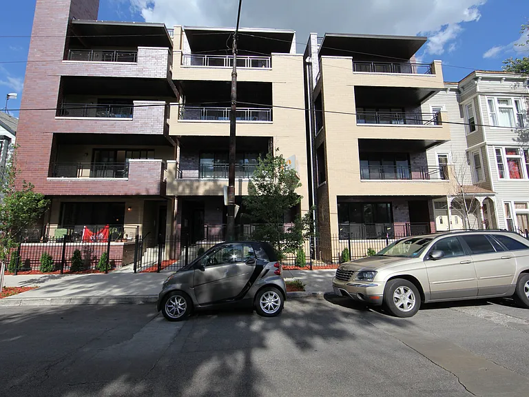 1825 N California Ave #4 — Photo 1