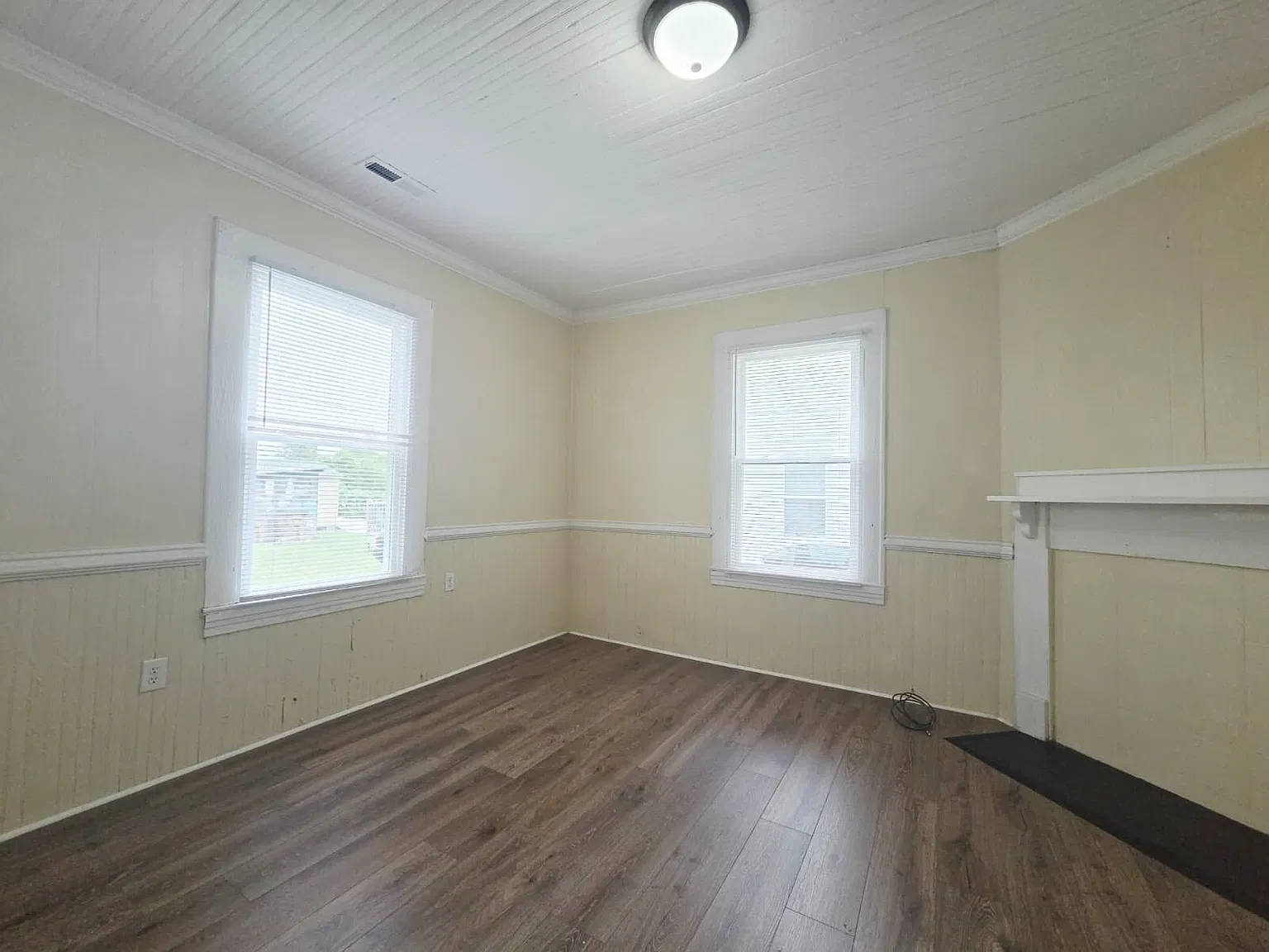 712 Douglas St — Photo 3