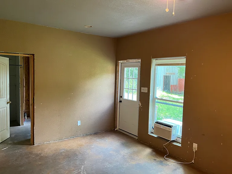 661 E Crow St — Photo 14