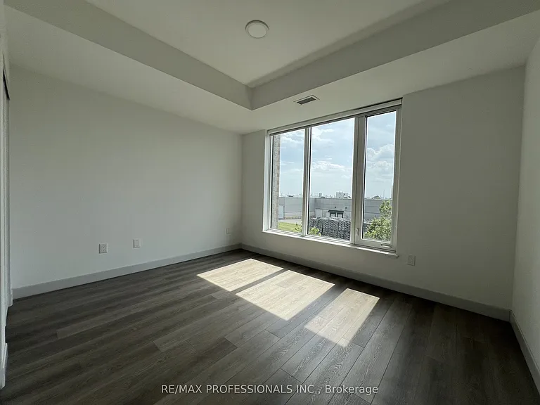 37 Antrim Cres #305 — Photo 20