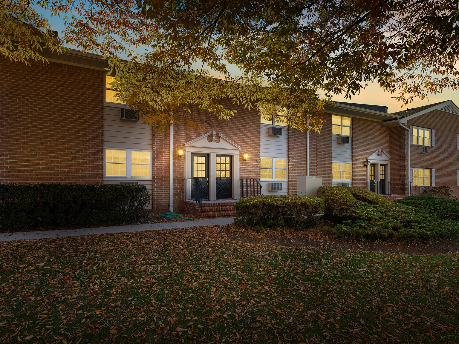Unbeatable Location in Southampton Village — Photo 2