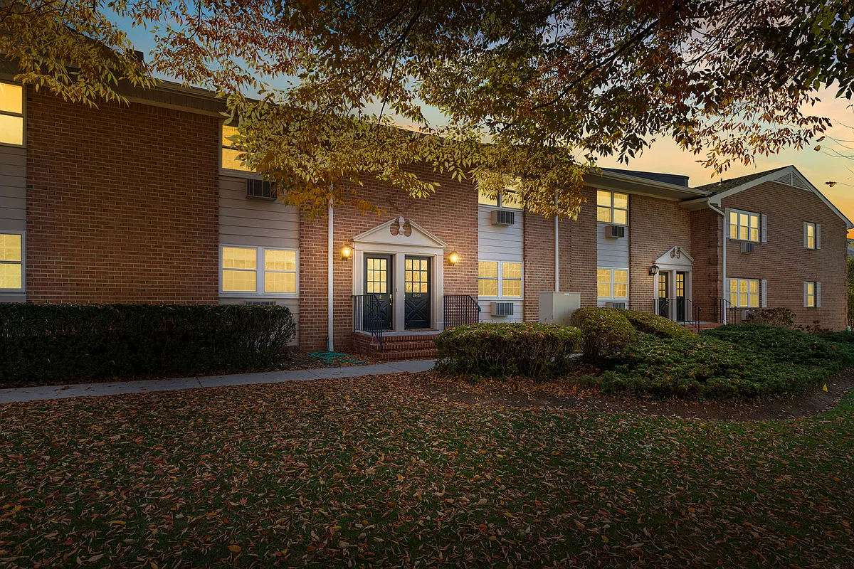 Building Photo - 26 Layton Ave #27